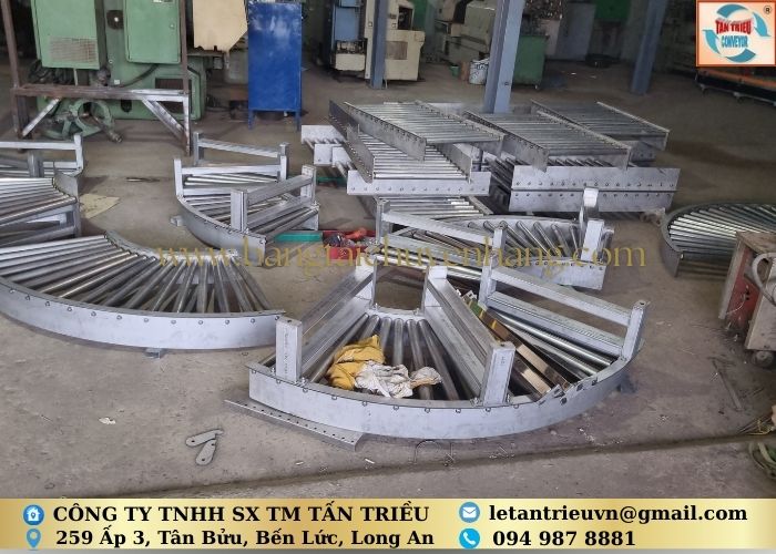Sản xuất băng tải con lăn